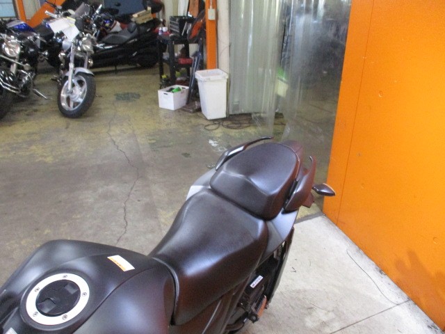 シートもこの通り破れもなければへたりもありません！流石安心の１オーナー車！自賠責も令和７年の１月まで